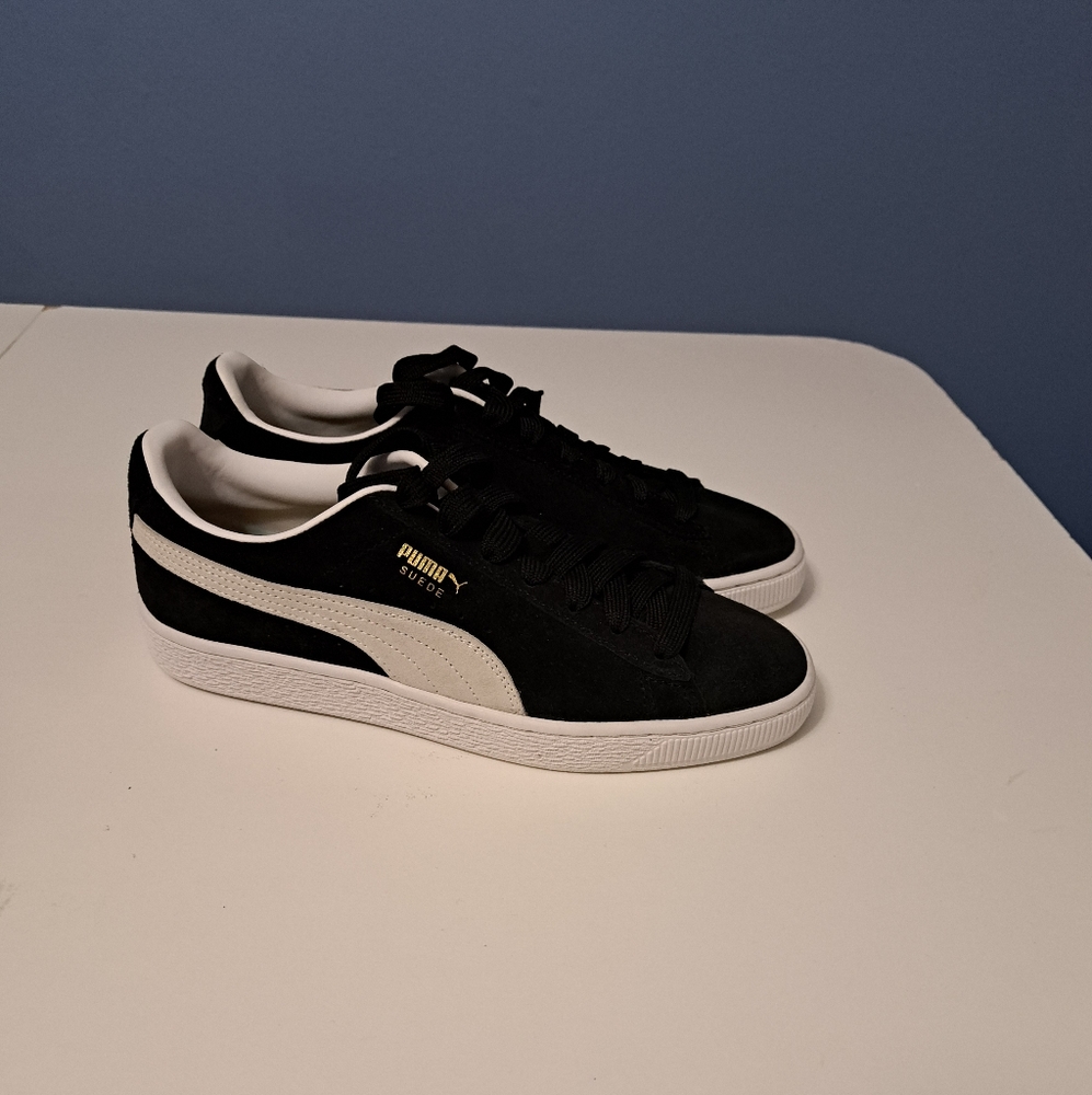 Youth Suede classic Pumas size 6.5